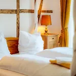 Ferienhaus- Gruppenunterkunft Mit Festsaal, Fruehstueck, Halbpension Extra Buchbar