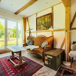 Ferienhaus- Gruppenunterkunft Mit Festsaal, Fruehstueck, Halbpension Extra Buchbar アパート *