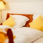 Ferienhaus- Gruppenunterkunft Mit Festsaal, Fruehstueck, Halbpension Extra Buchbar ザンクト・アンドレーアスベルク
