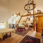 Ferienhaus- Gruppenunterkunft Mit Festsaal, Fruehstueck, Halbpension Extra Buchbar アパート