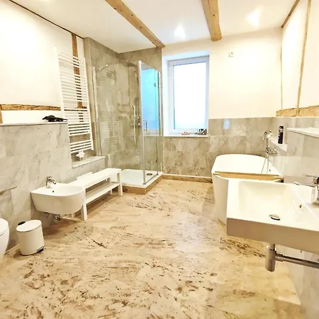 Ferienhaus- Gruppenunterkunft Mit Festsaal, Fruehstueck, Halbpension Extra Buchbar 상트안드레스베르크