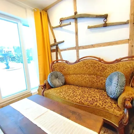 Ferienhaus- Gruppenunterkunft Mit Festsaal, Fruehstueck, Halbpension Extra Buchbar 아파트