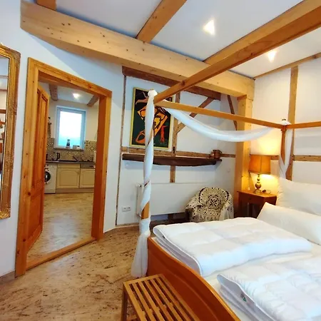 Ferienhaus- Gruppenunterkunft Mit Festsaal, Fruehstueck, Halbpension Extra Buchbar 아파트 *
