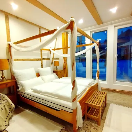 아파트 Ferienhaus- Gruppenunterkunft Mit Festsaal, Fruehstueck, Halbpension Extra Buchbar *