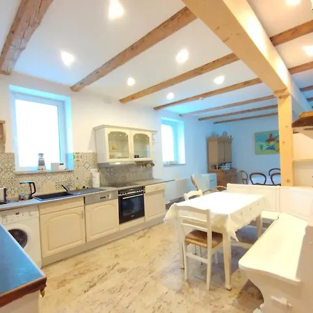 Ferienhaus- Gruppenunterkunft Mit Festsaal, Fruehstueck, Halbpension Extra Buchbar 아파트 상트안드레스베르크