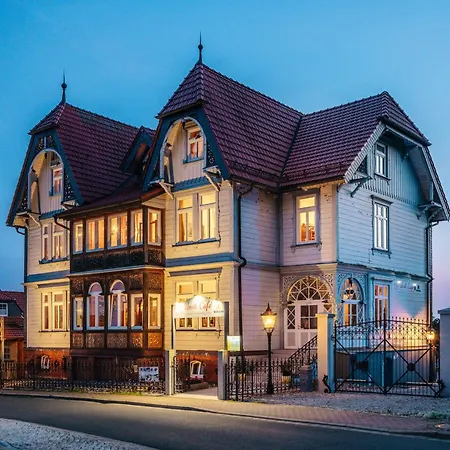 Ferienhaus- Gruppenunterkunft Mit Festsaal, Fruehstueck, Halbpension Extra Buchbar