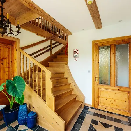 Ferienhaus- Gruppenunterkunft Mit Festsaal, Fruehstueck, Halbpension Extra Buchbar