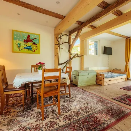 Ferienhaus- Gruppenunterkunft Mit Festsaal, Fruehstueck, Halbpension Extra Buchbar 公寓 *