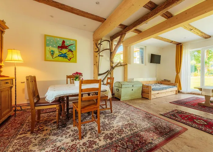 Ferienhaus- Gruppenunterkunft Mit Festsaal, Fruehstueck, Halbpension Extra Buchbar 公寓 *